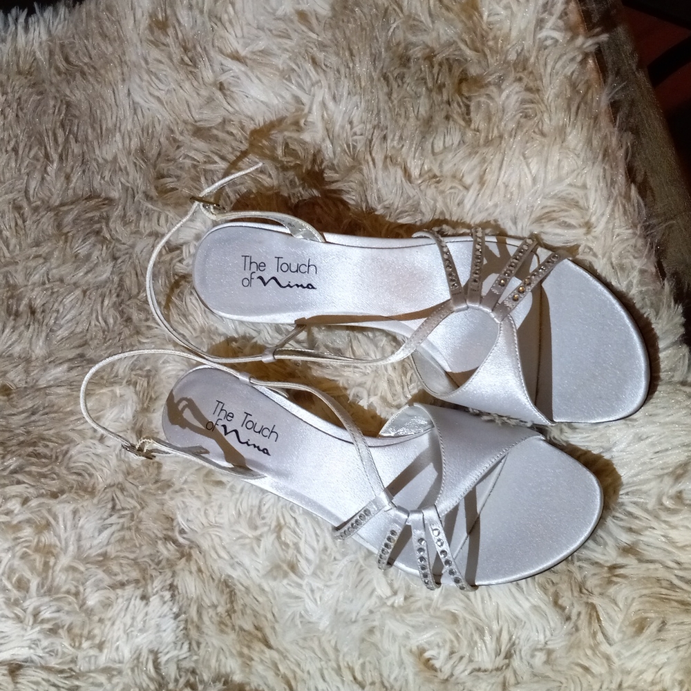 NWOT Touch of Nina, 3" Heels (*Off to the Ball*) Silver Satin & Rhinestones Sz10